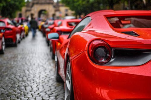 Červené Ferrari 488 Spider, F142m kupé